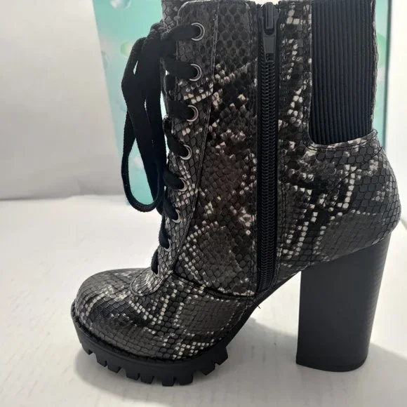 LIMIT High Platform Heel Ankle Bootie Black/Gray - Picture 5 of 7